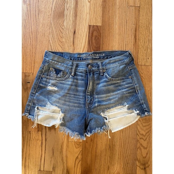 American Eagle Distressed  Vintage Hi-Rise Festival Short Size 8 - Picture 1 of 4